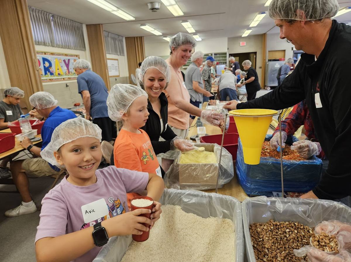 Food for Kidz volunteer