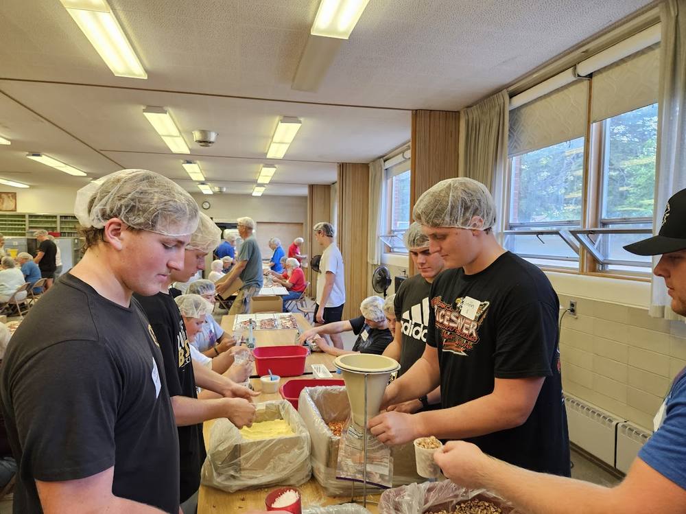 Food for Kidz volunteers packing meals